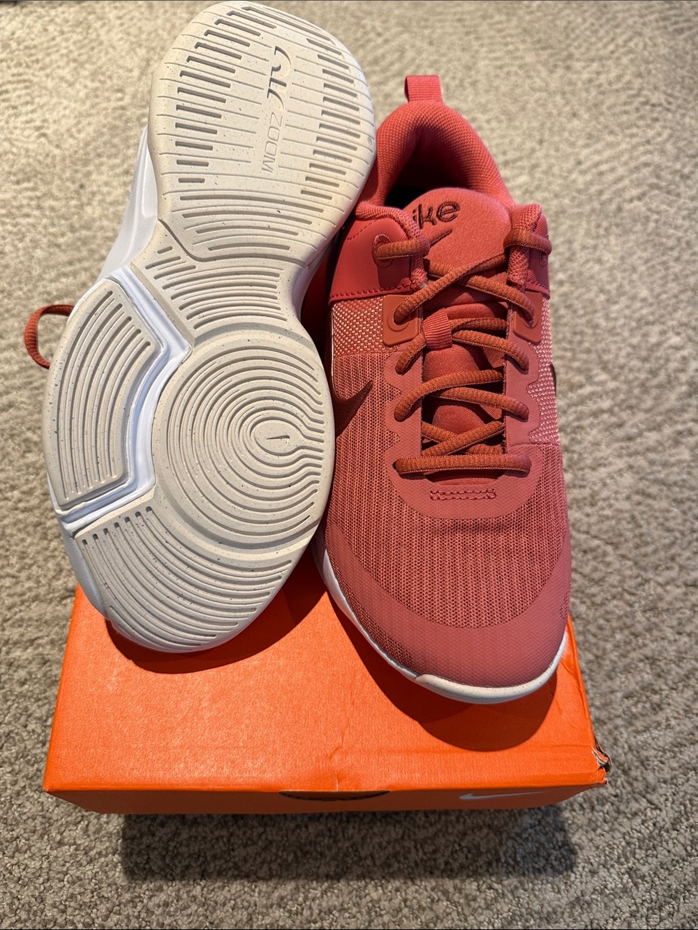 NWT Women’s 7.5 Nike Zoom Bella 

Adobe/ dark team red